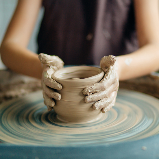 caritas-schule-mariannhill-toepfern-auf-toepferscheibe